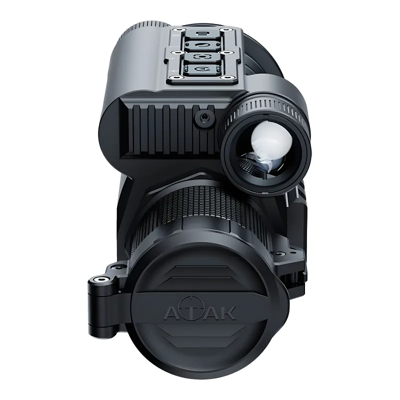 Цифровой прицел ночного видения ATAK ES3 PRO (940-70), день/ночь, 940 нм - крупный план спереди, закрытая крышка
