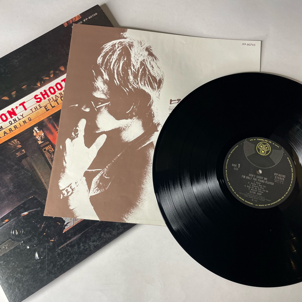Винтажная виниловая пластинка LP Elton John, Don't Shoot Me I'm Only The Piano Player (Япония 1974) (Без Оби)