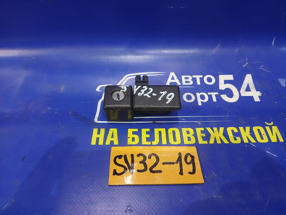 Бардачок пассажирский TOYOTA VISTA 1990