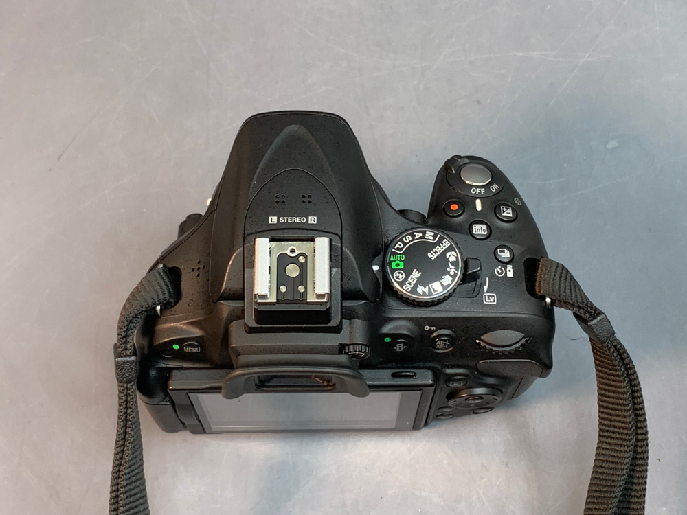 Nikon D5200 Kit 18-55mm 3.5-5.6G II ED 1.277 кадров