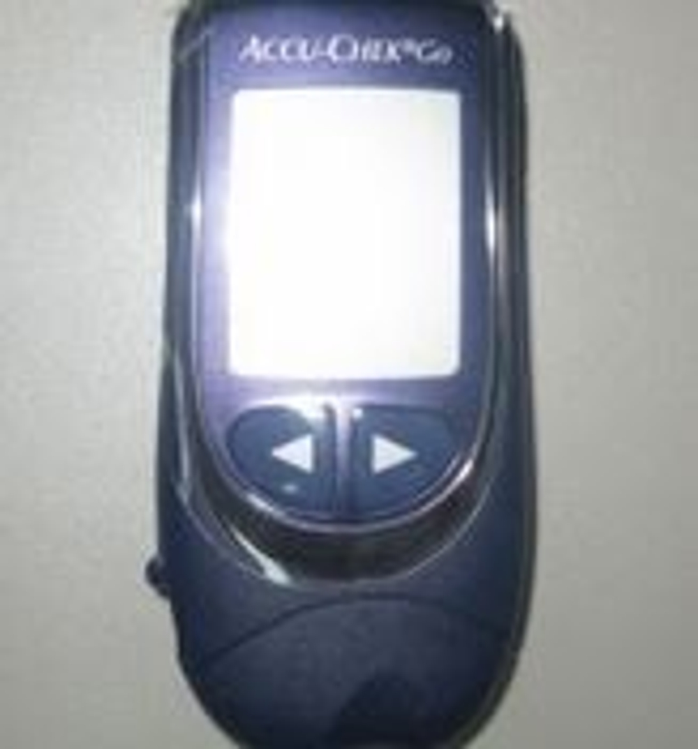 Глюкометр портативный Akku-Chek Go