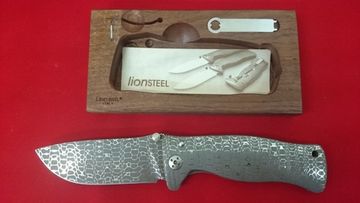Складной нож Lion Steel "SR-1 ORIGINAL" L/SR1DI DAM G c клинком из стали Damasteel, рукоять Stainless Damascus (Chad Nichols, USA)