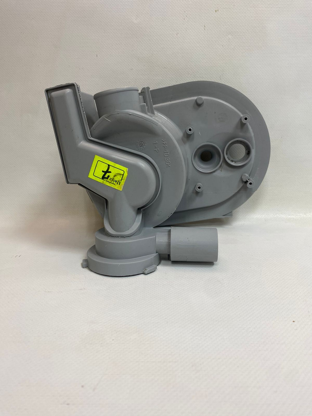 LS4530A ктпч24 Чаша поддона для посудомоечных машин Ariston C00346456 б/у