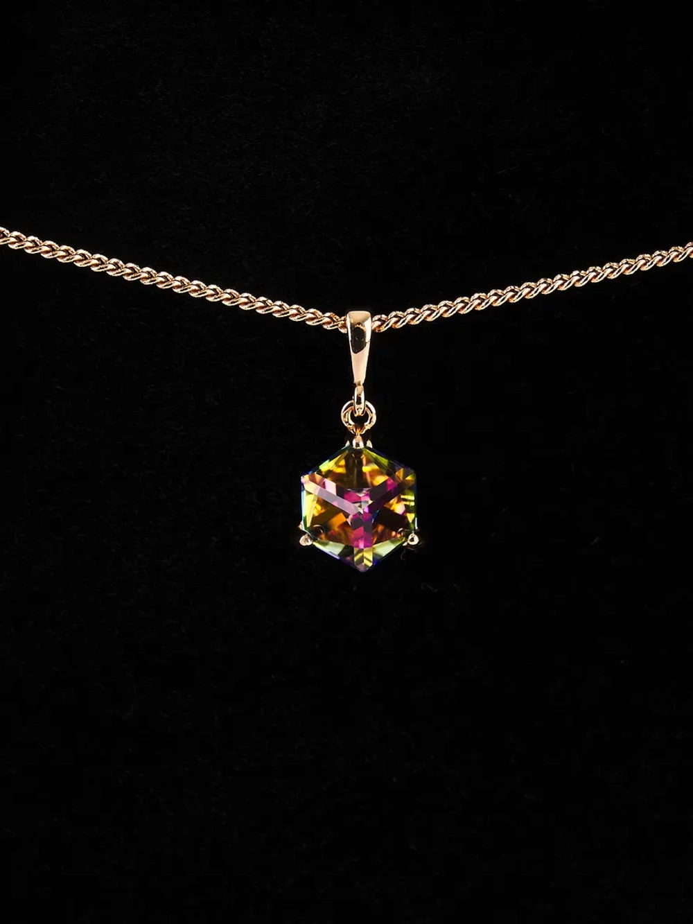 Кулон-кубик Миражи с зеленым кристаллом Swarovski в позолоте