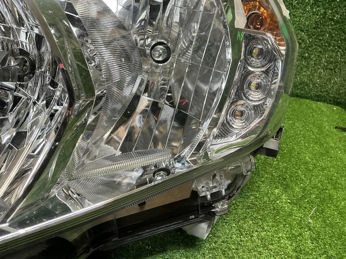 Фара левая Toyota LC Prado 150 (2017-н.в.) галоген