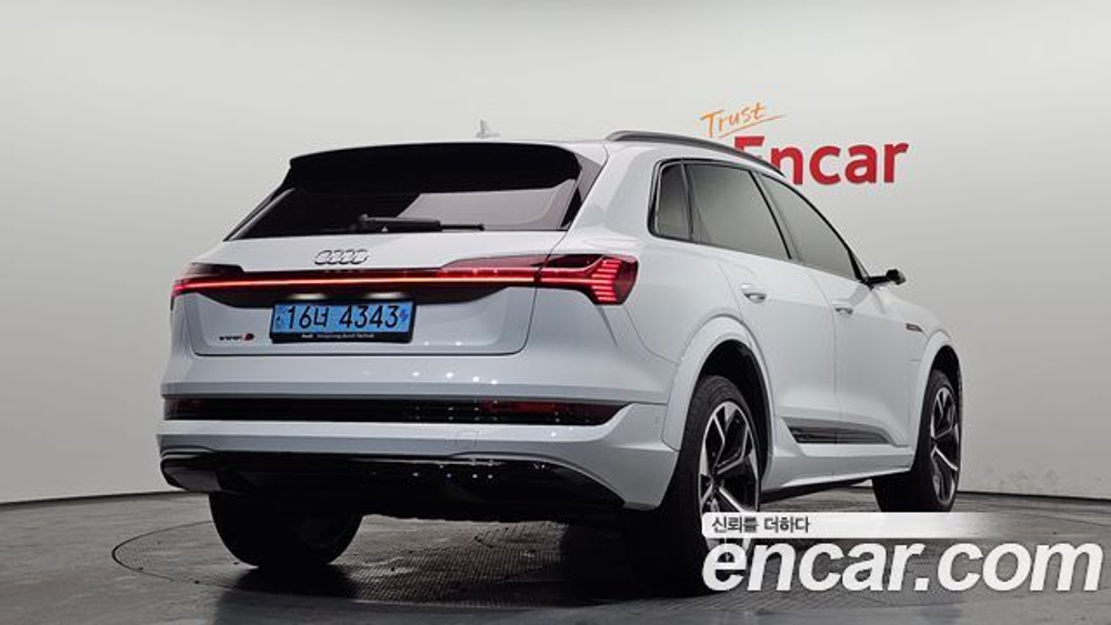 Audi e-tron S — 2022