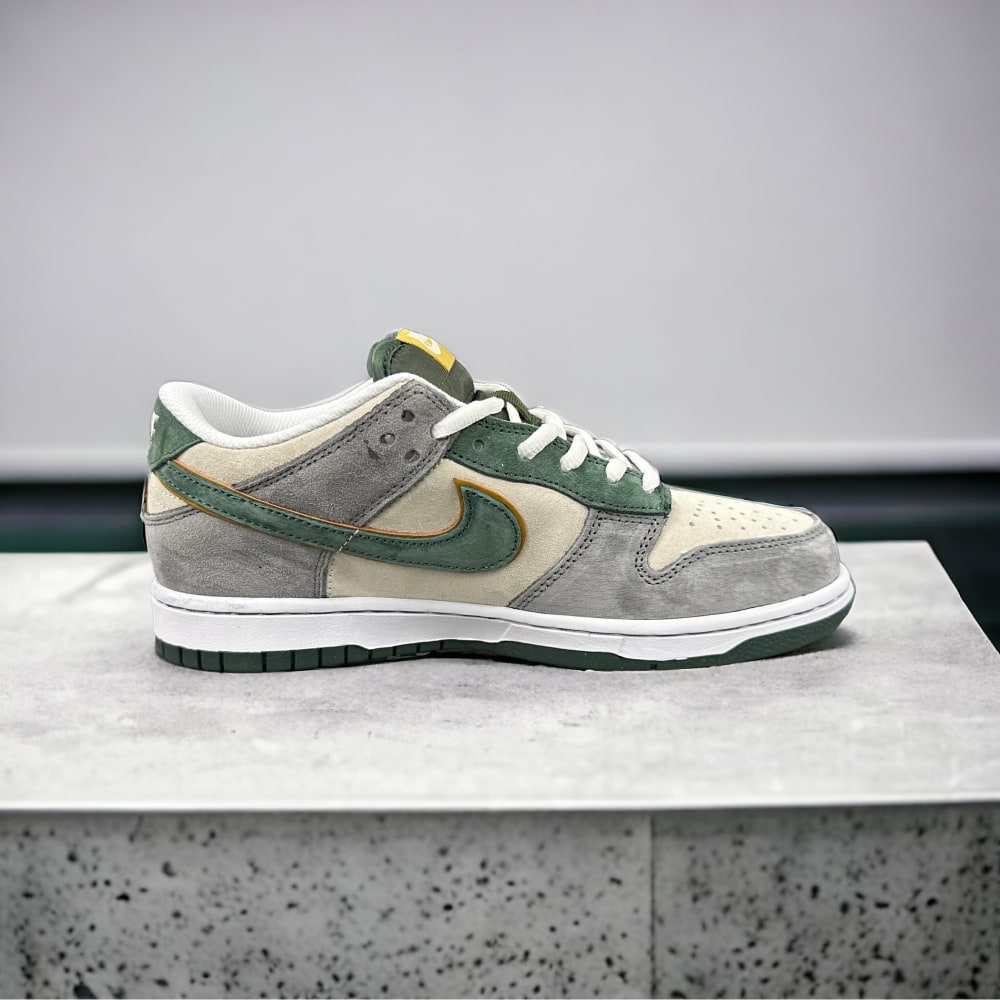Nike SB Dunk Low • Chameleon