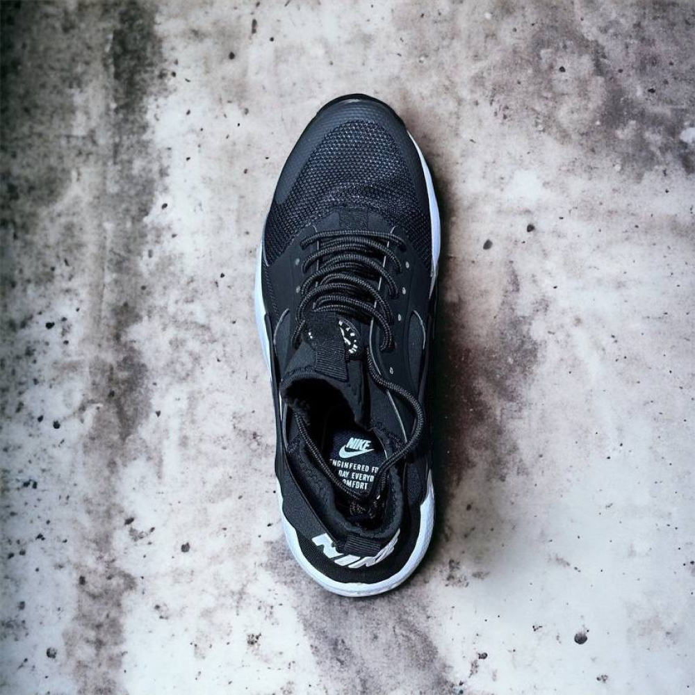Nike Huarache • Black/White