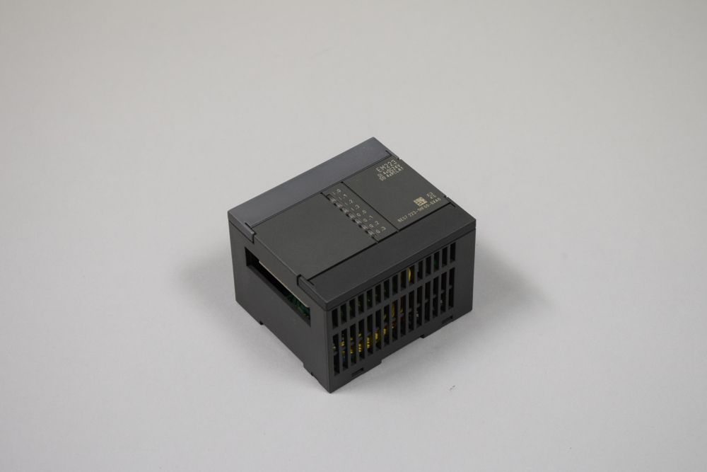 SIEMENS 6ES7223-1HF00-0XA0