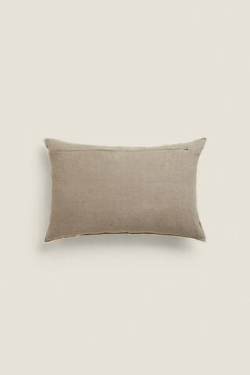 ZARA HOME ЧЕХОЛ НА ПОДУШКУ С ОВЕРЛОКОМ, СЕРОВАТО-КОРИЧНЕВЫЙ
