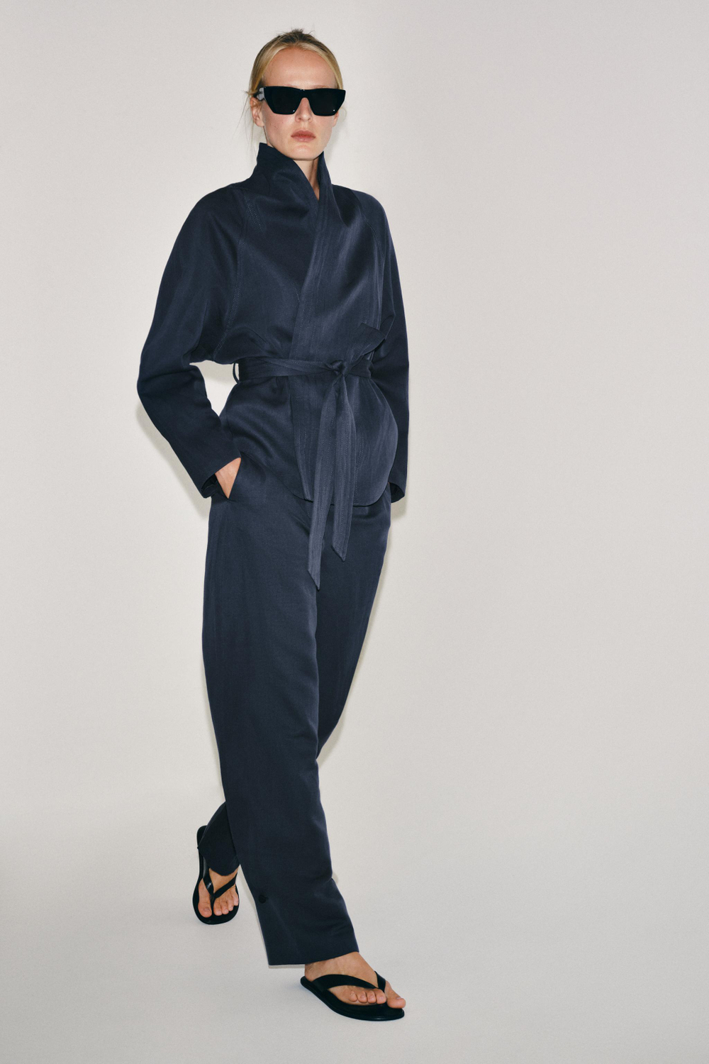 БЛЕЙЗЕР ИЗ СМЕСОВОГО ЛЬНА С ПОЯСОМ — ZW COLLECTION — ZARA