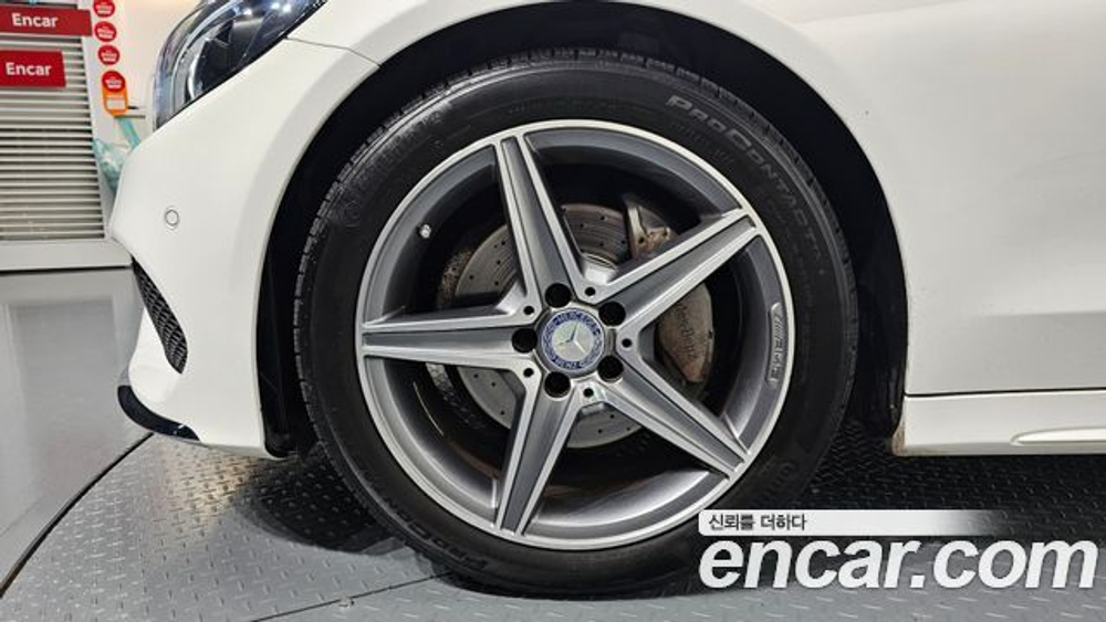 Mercedes-Benz C-Class C200 AMG Line — 2017