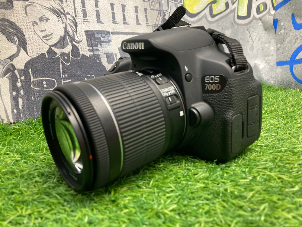 Canon EOS 700D kit 18-55mm IS STM 4.300 кадров