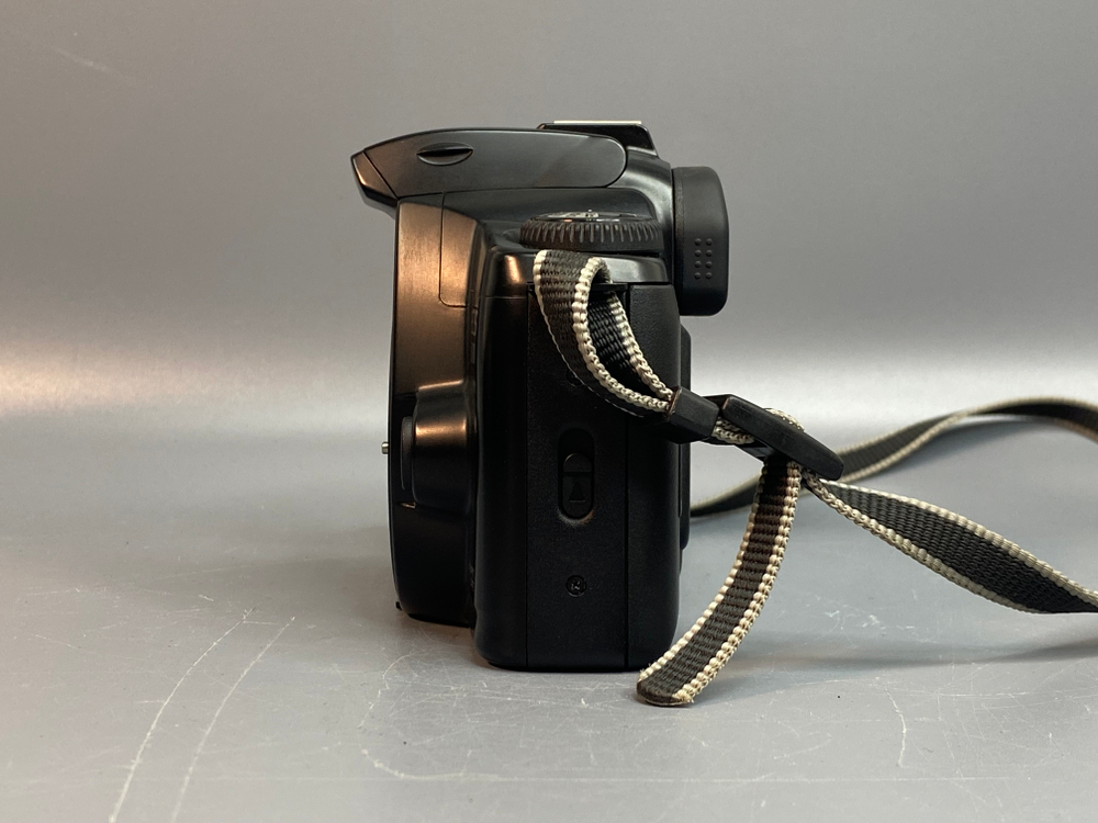 Canon EOS 3000 kit EF 38-76mm 4.5-5.6