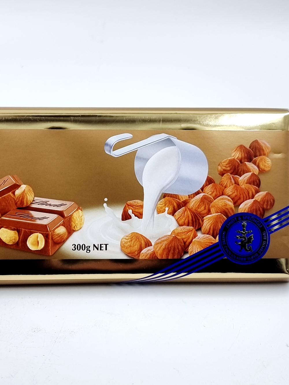 Шоколад Lindt Swiss Premium Chocolate Milk Hazelnut молочный с фундуком 300 г (Швейцария)