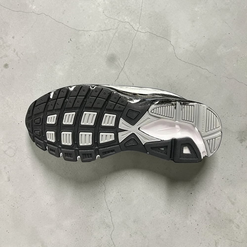 Nike Initiator • Black White