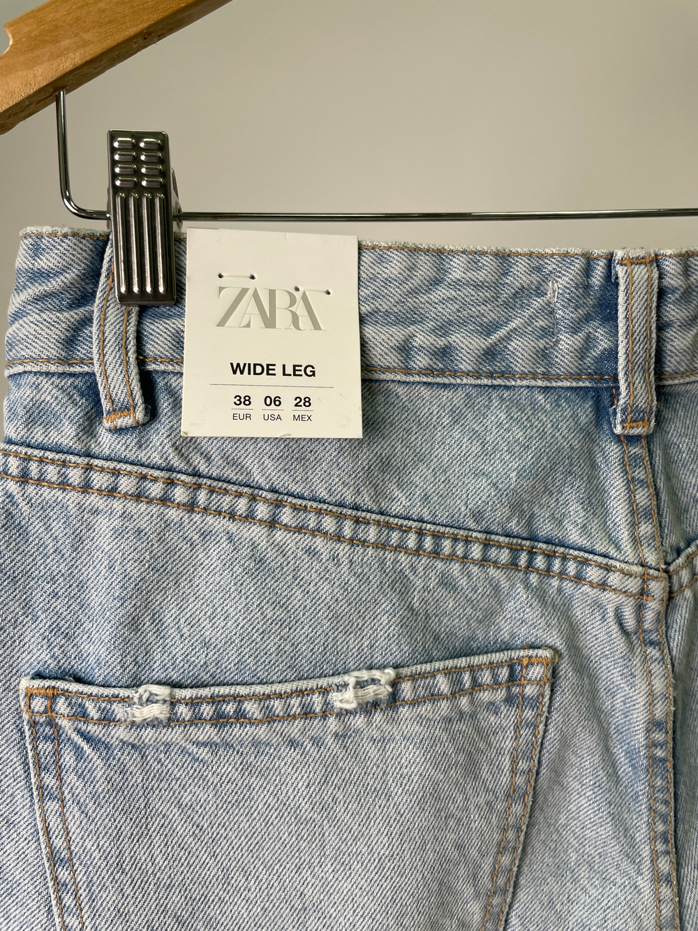 Джинсы Zara