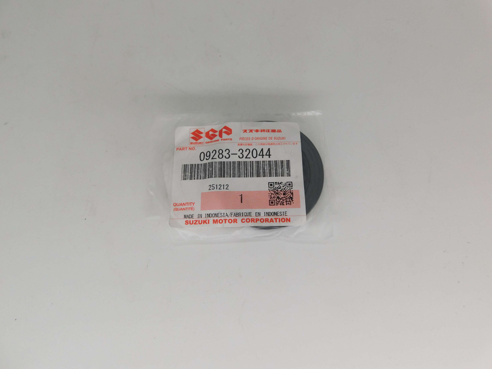 Сальник коленвала нижний Suzuki DF90 DF100 DF115 DF140 DF150 DF175 DF200 DF225 DF250 DF300 DF350A 09
