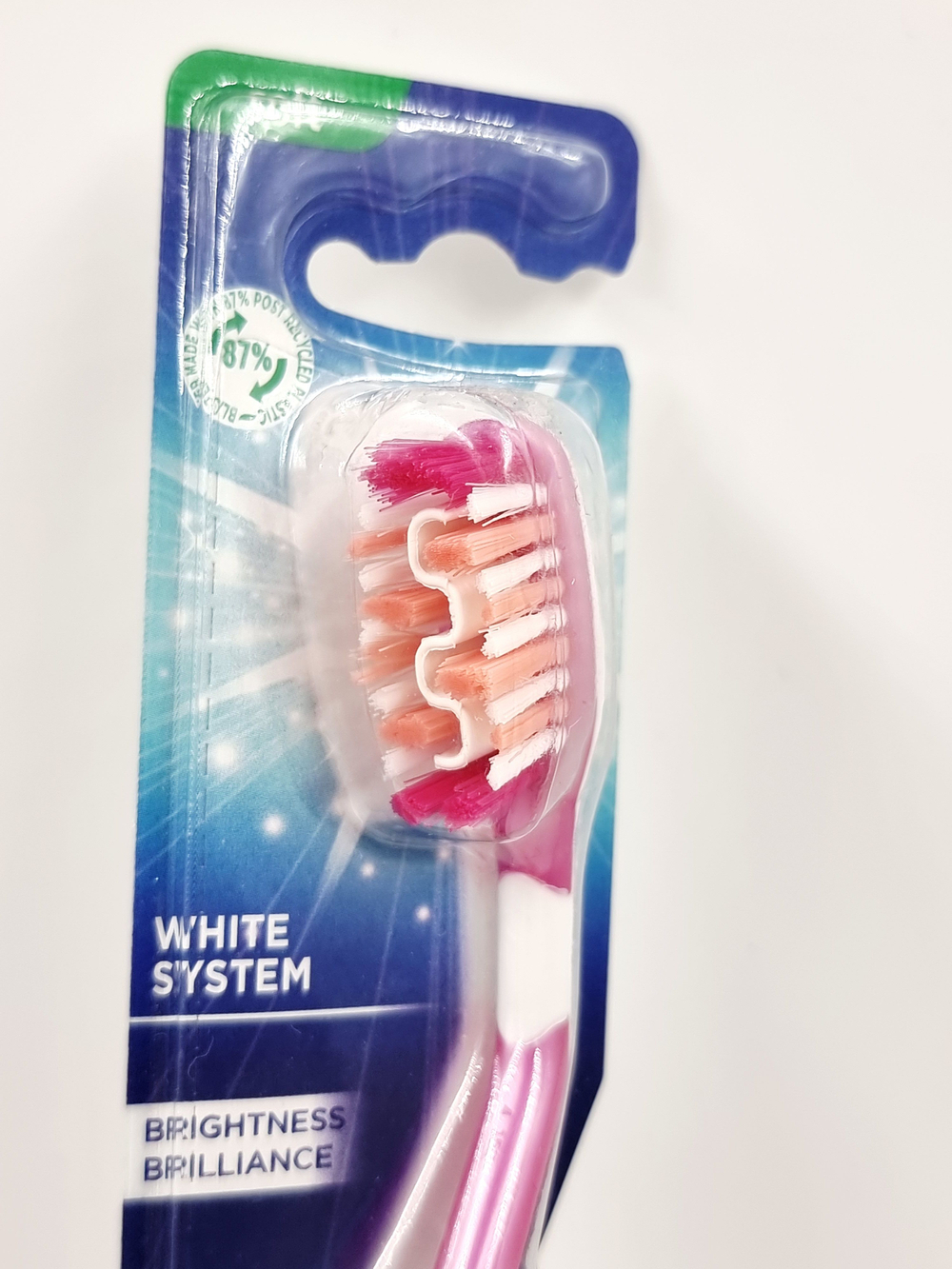 Зубная щетка Pepsodent White System Soft мягкая с перлитом, удаляет поверхностные пятна, 1 шт., розовая