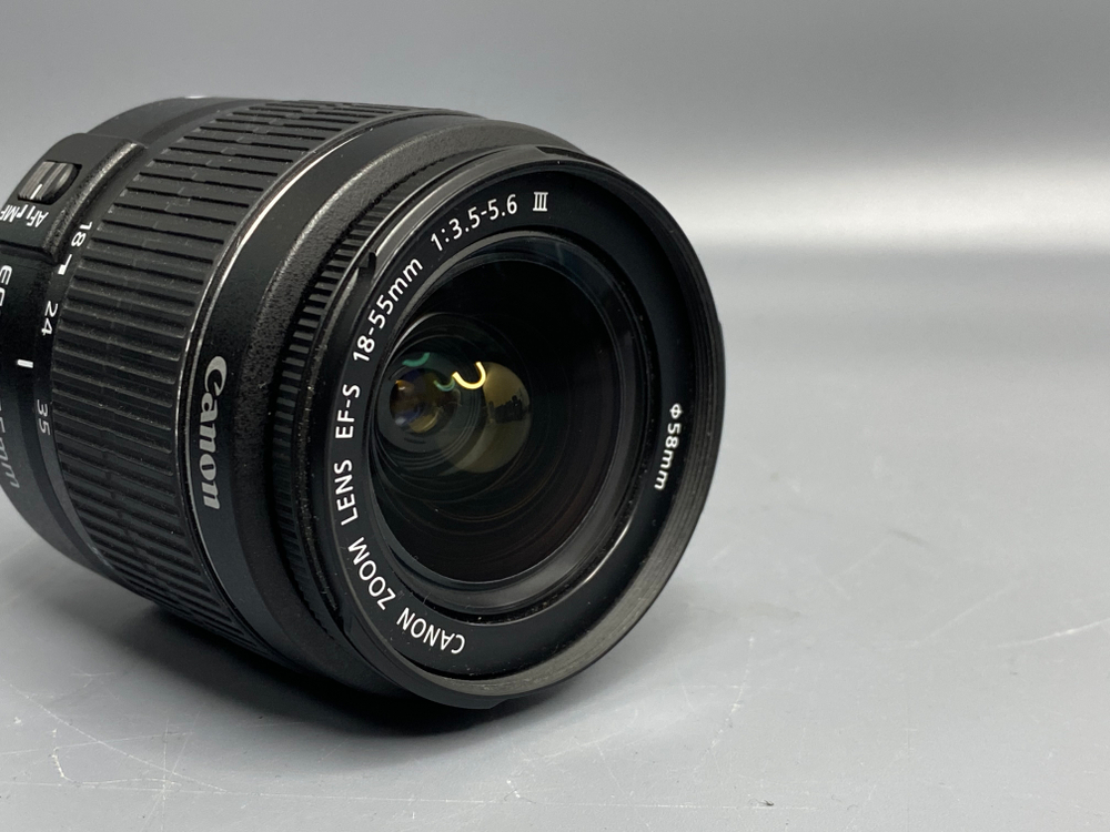 Canon EOS 1200D kit 18-55mm 3.5-5.6 III 3.000 кадров