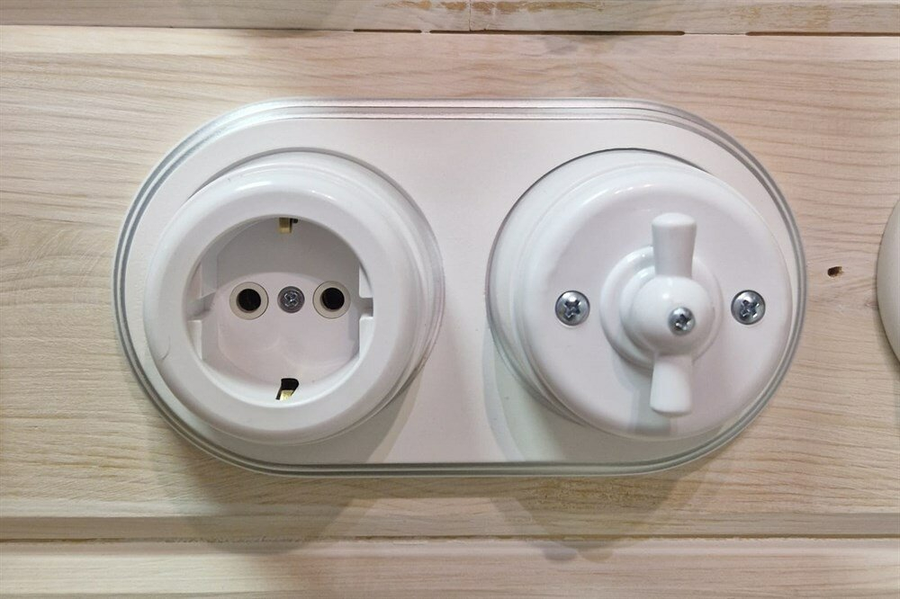 Коробка распределительная ретро, пластиковая, белая, Вектор Interior Electric РКВ-01