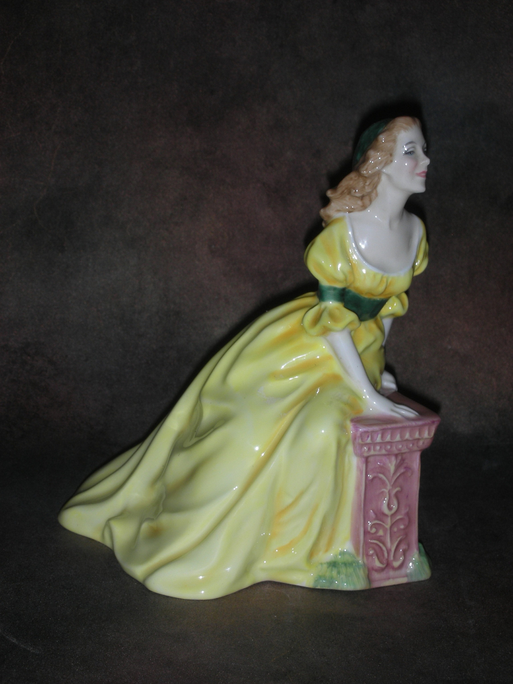 Статуэтка. Фарфор. Дама Джудит. Royal Doulton. Англия