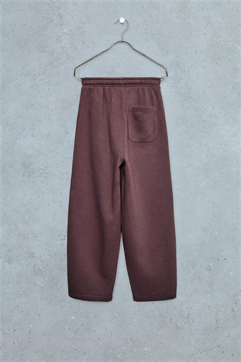 ZARA STORIESZ - БРЮКИ-БАНАНЫ С ЗАЩИПАМИ, КОРИЧНЕВЫЙ