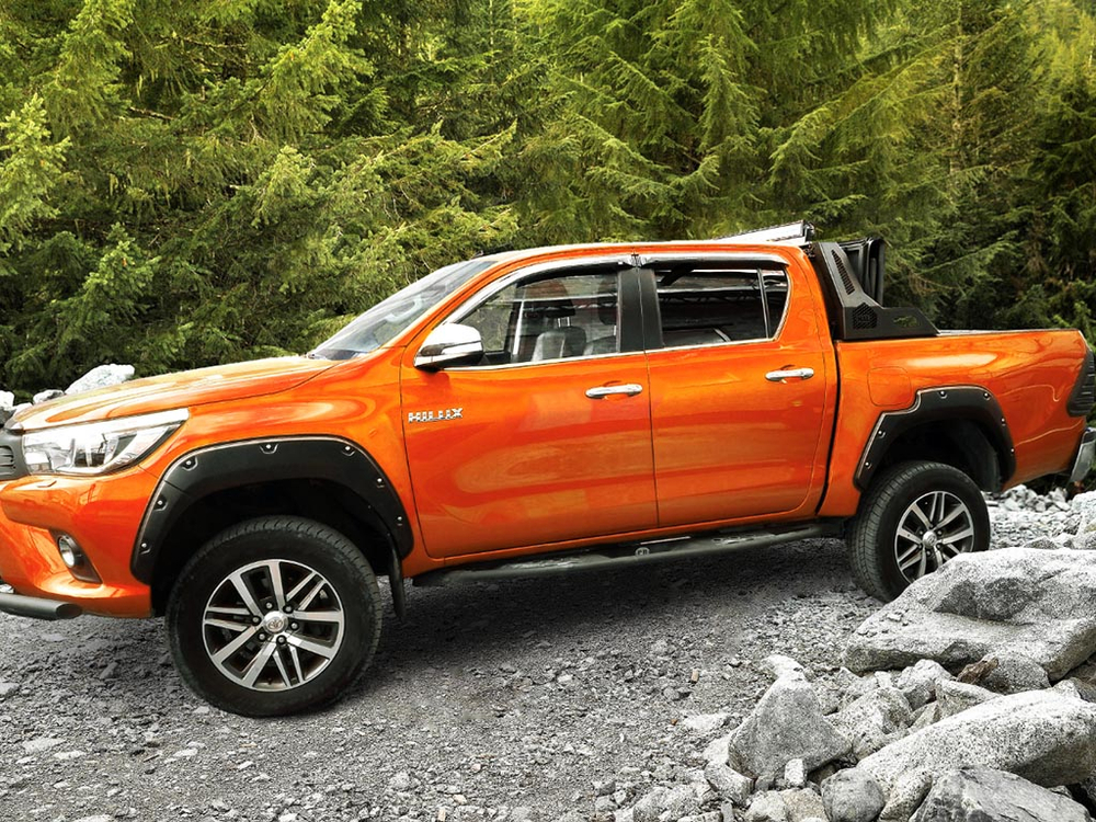 Дуга широкая с защитой стекла HAL PRO HILUX 8 REVO