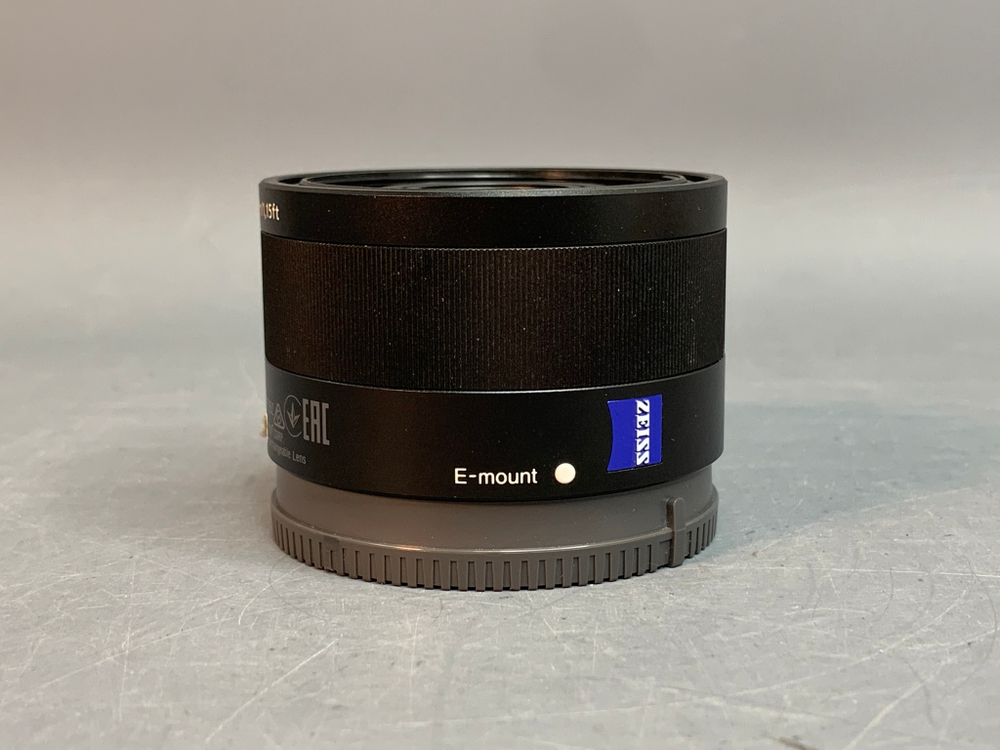Sony Carl Zeiss Sonnar T* 35mm f/2.8 ZA