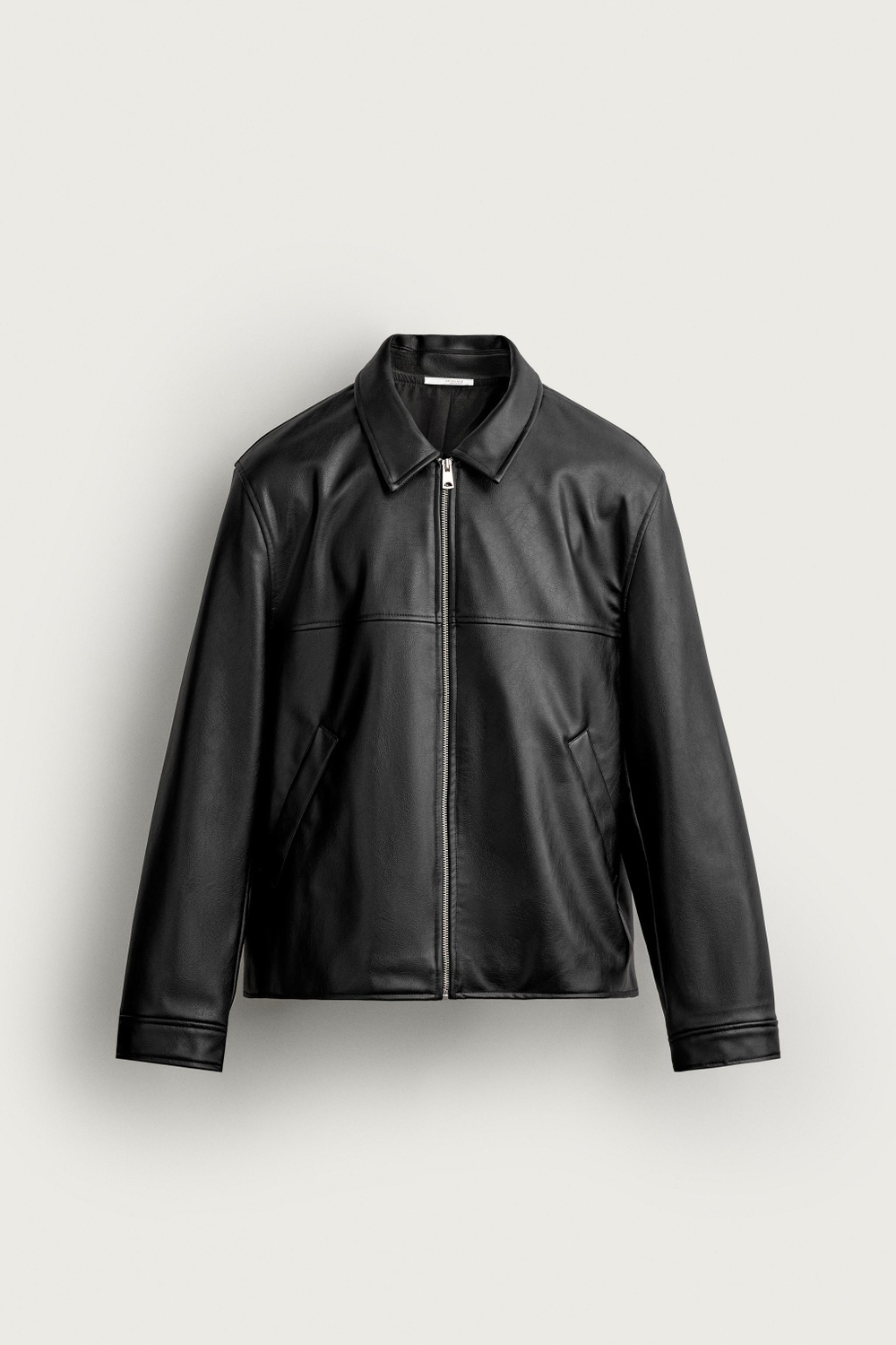 КУРТКА КЛАССИЧЕСКОГО КРОЯ ИЗ ИСКУССТВЕННОЙ КОЖИ — ZARA · 3833/420