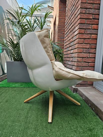 Поворотное кресло Husk цвет белый
