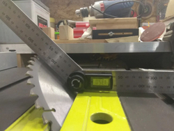 Распиловочный станок со станиной Ryobi RTS1800ES-G 5133002023