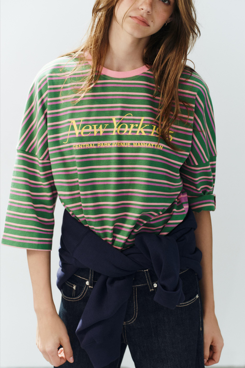 ФУТБОЛКА OVERSIZE В ПОЛОСКУ С НАДПИСЬЮ — ZARA