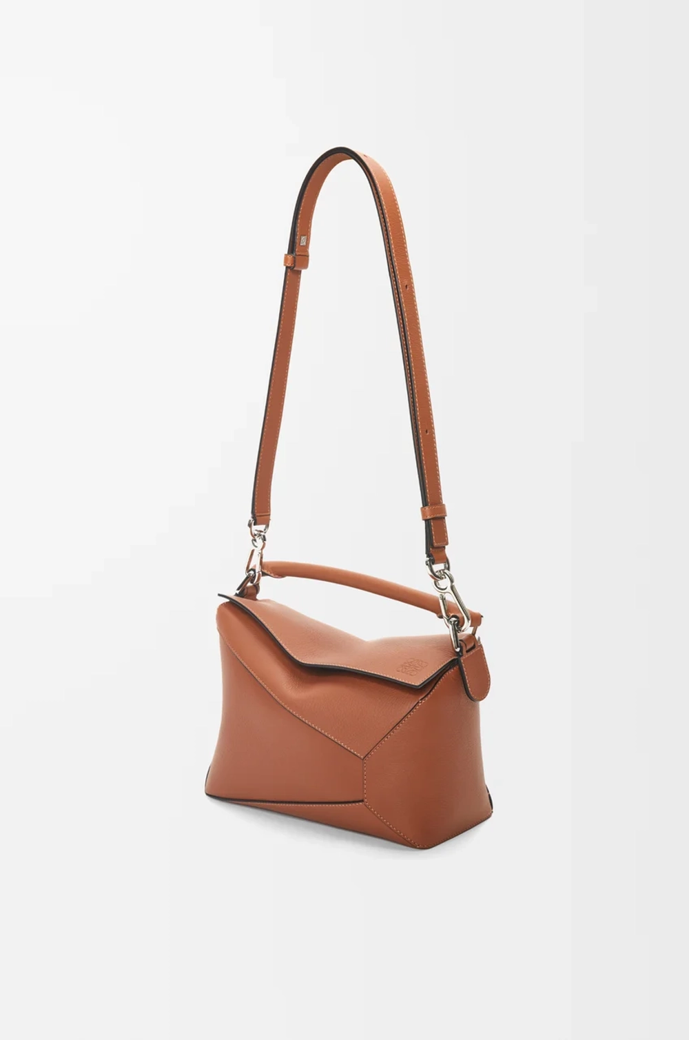 Loewe Маленькая сумка Puzzle Edge из классической телячьей кожи, коричневый