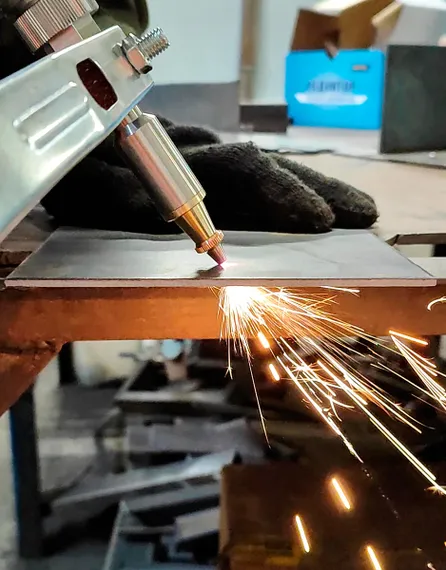 Аппарат ручной лазерной сварки HGTECH SMART HW-2000
