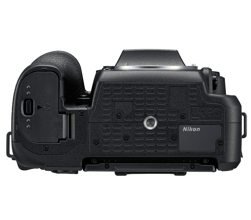 Зеркальный фотоаппарат Nikon D7500 Kit AF-S 18-140 VR DX