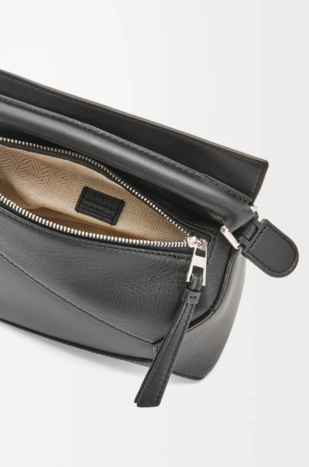 Loewe Мини-сумка Puzzle Edge из классической телячьей кожи, черный