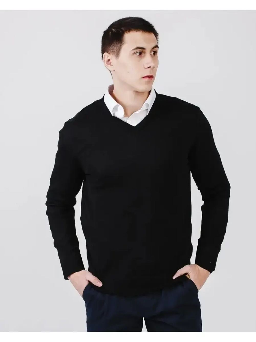 Тонкий классический пуловер