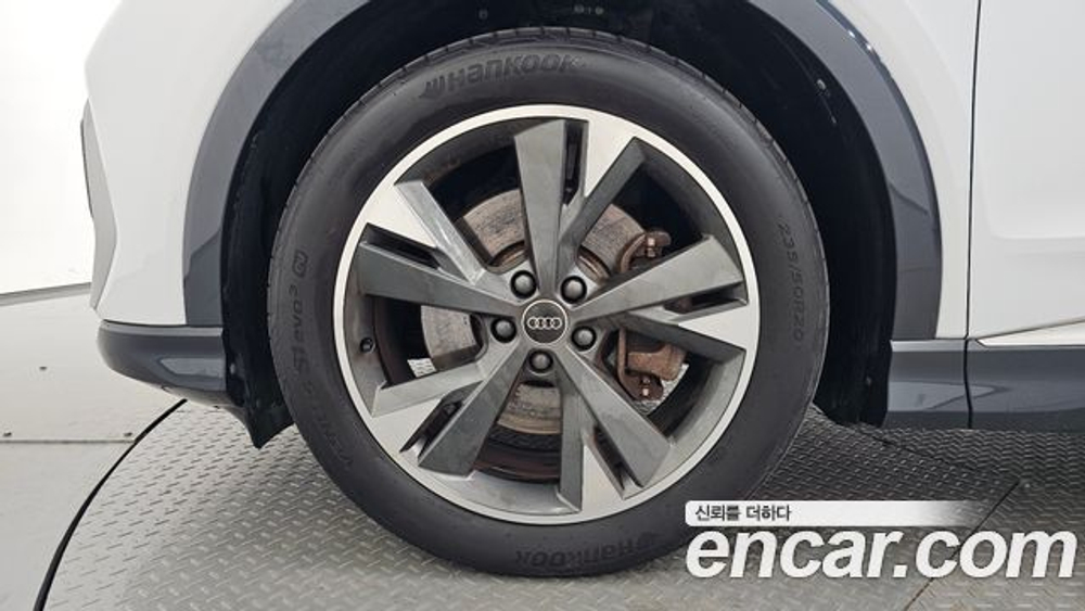 Audi Q4 e-tron 40 Premium — 2023