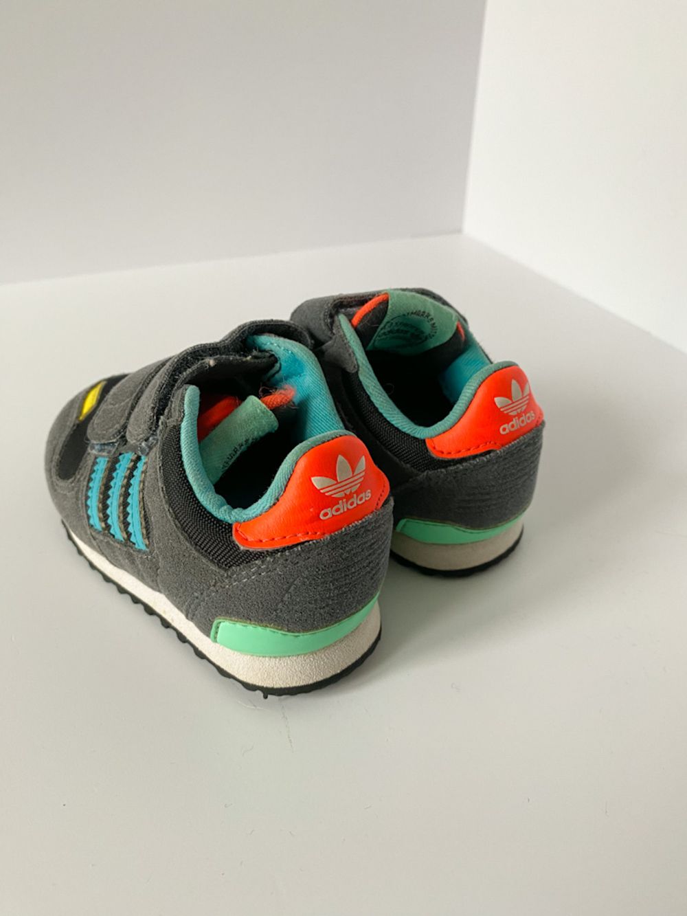 Кроссовки Adidas, 19