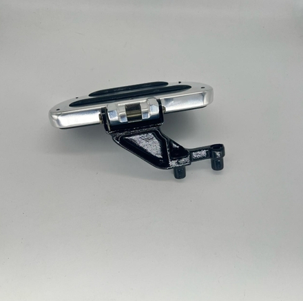 Платформа пассажирская с кронштейном (левая) Yamaha XVZ1300 Royal Star 4YE-27430-00