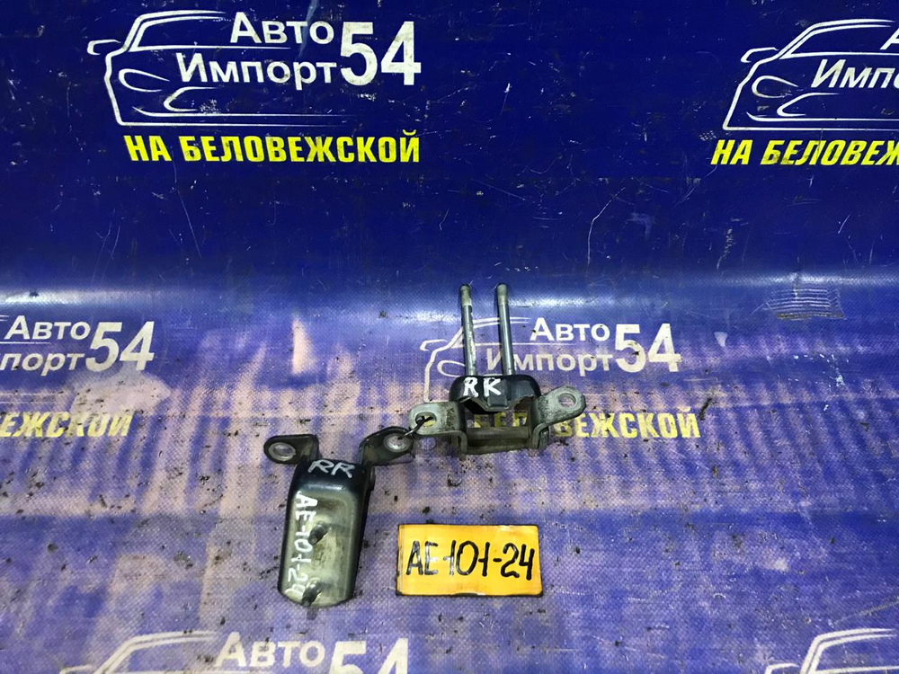 Петля двери задней правой TOYOTA MARINO 1992