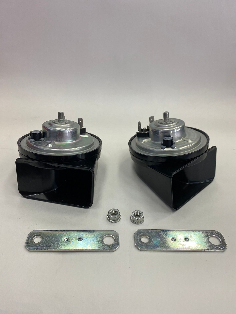 Звуковые сигналы для LADA Vesta/Granta/Niva FIAMM AM80SX 932039/932040Z 405-495Hz (к-т 2шт. с переходником)