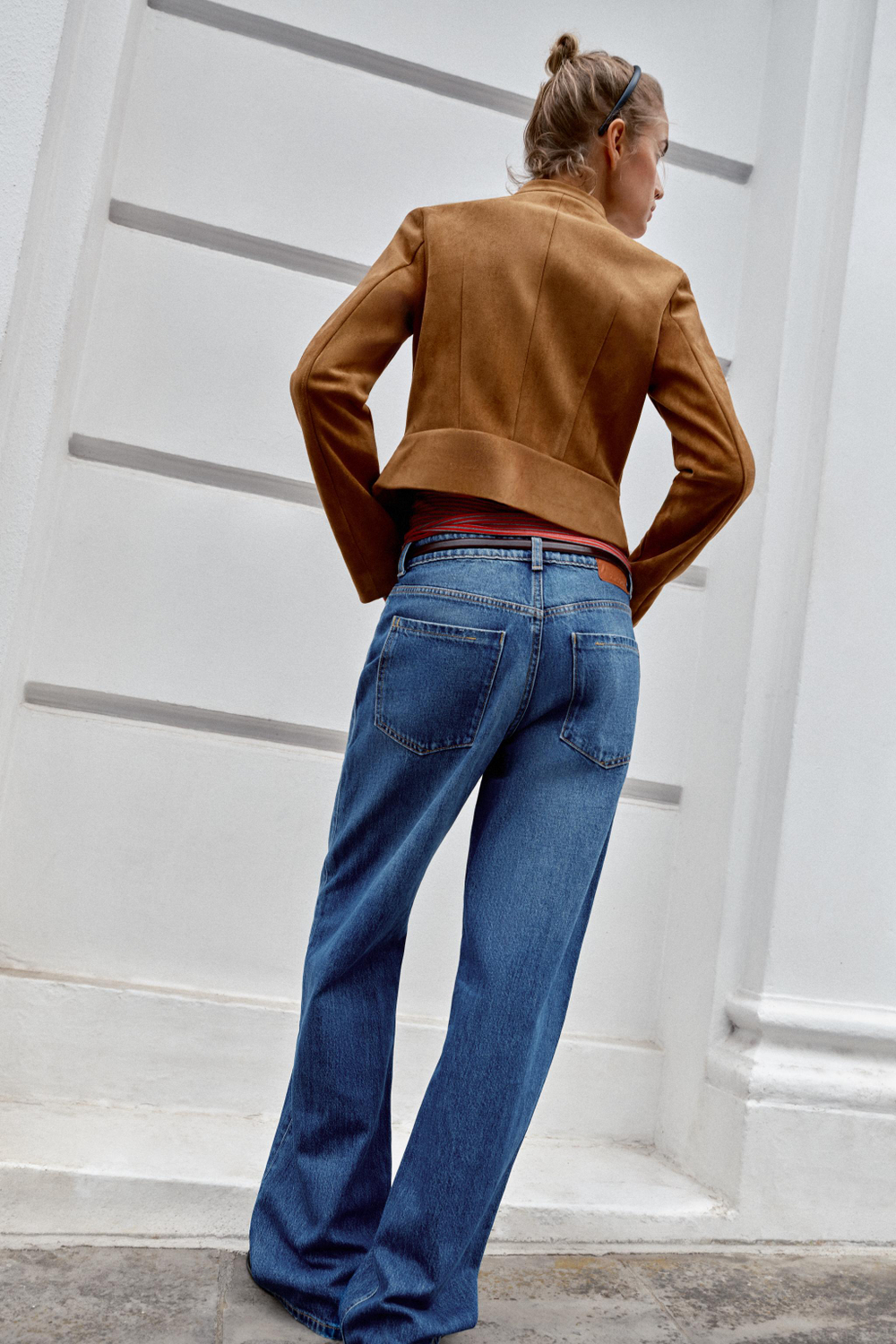 КОРОТКАЯ КУРТКА НА ПУГОВИЦАХ — ZARA