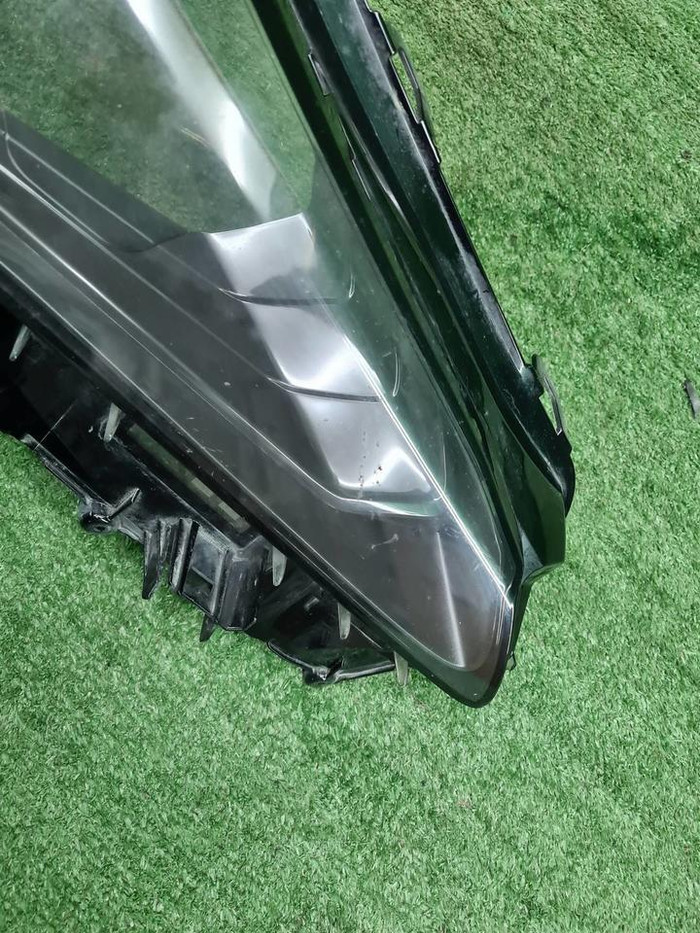 Стекло фары правое Lexus NX 1 (2017-2021)