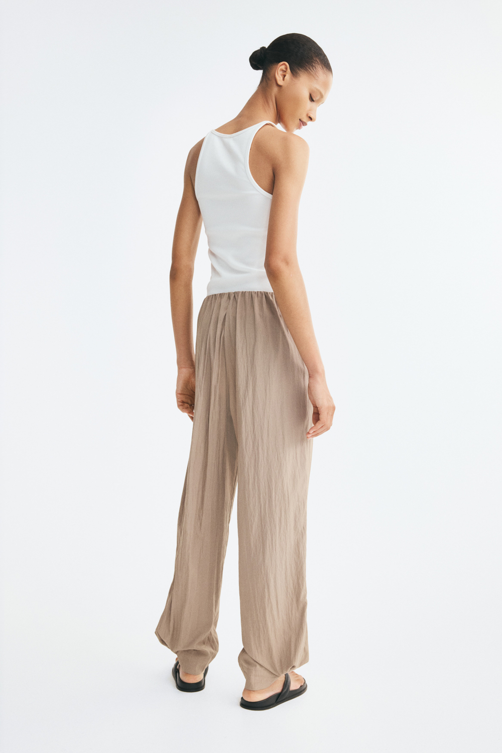 Брюки из вискозной смеси со складками - H&M