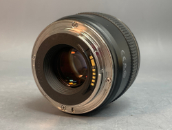 Canon EF 28mm 1.8 USM царапка на передней линзе