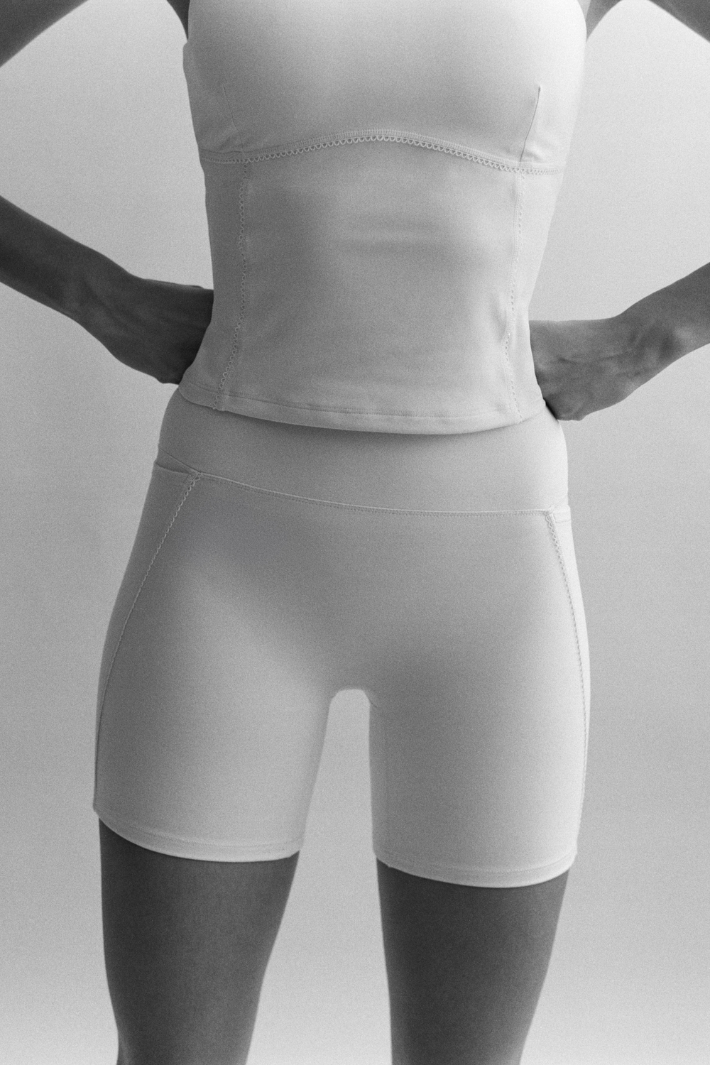 Короткие леггинсы с карманами SoftMove™ - H&M