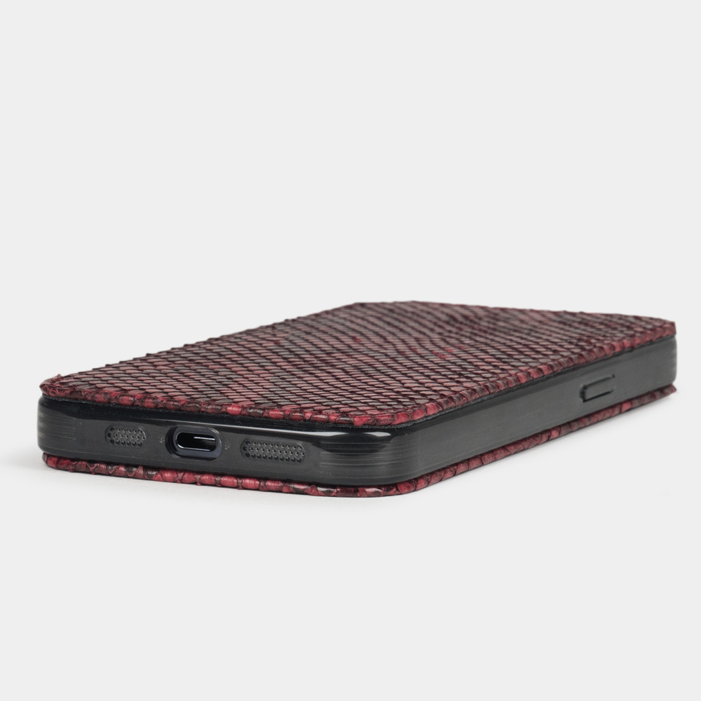 Чехол для iPhone 15 Pro из кожи питона, бордового цвета