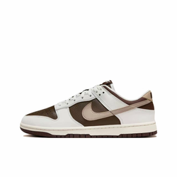 alt="Nike Dunk Low Jumpman Jack HF4292-100 Baroque Brown Summit White Khaki вид сбоку на белом фоне"